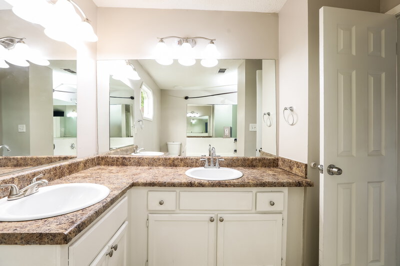 2,090/Mo, 221 Clydesdale Lane SE Mableton, GA 30126 Main Bathroom View