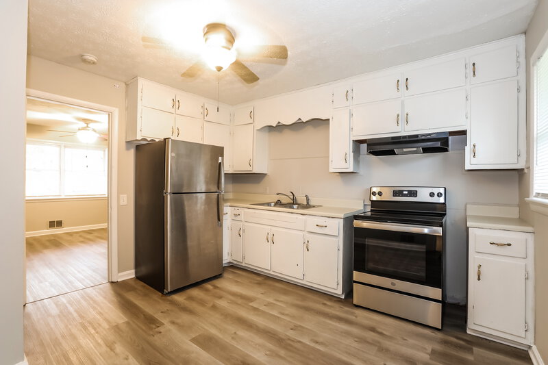 1,700/Mo, 627 GRAYSON Parkway Grayson, GA 30017 Kitchen View