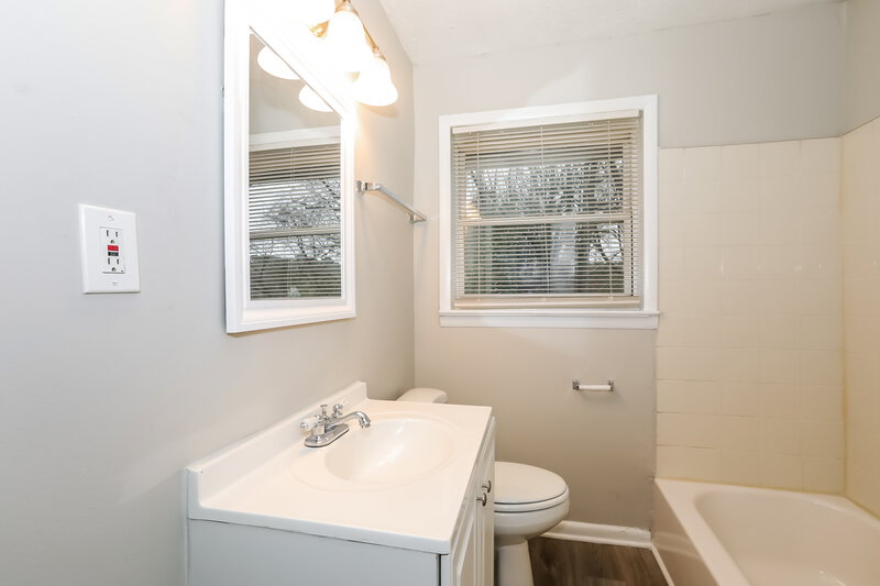 1,700/Mo, 627 GRAYSON Parkway Grayson, GA 30017 Bathroom View