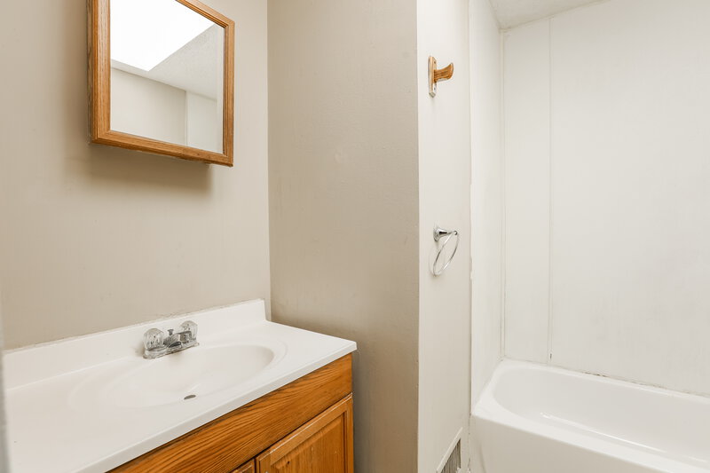 2,040/Mo, 3504 Hopkins Court Powder Springs, GA 30127 Main Bathroom View