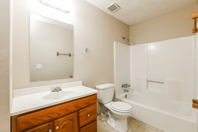 2,040/Mo, 3504 Hopkins Court Powder Springs, GA 30127 Bathroom View