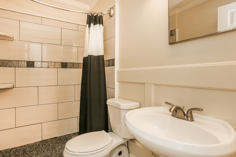 1,595/Mo, 8635 Hickory Lane Lithia Springs, GA 30122 Main Bathroom View