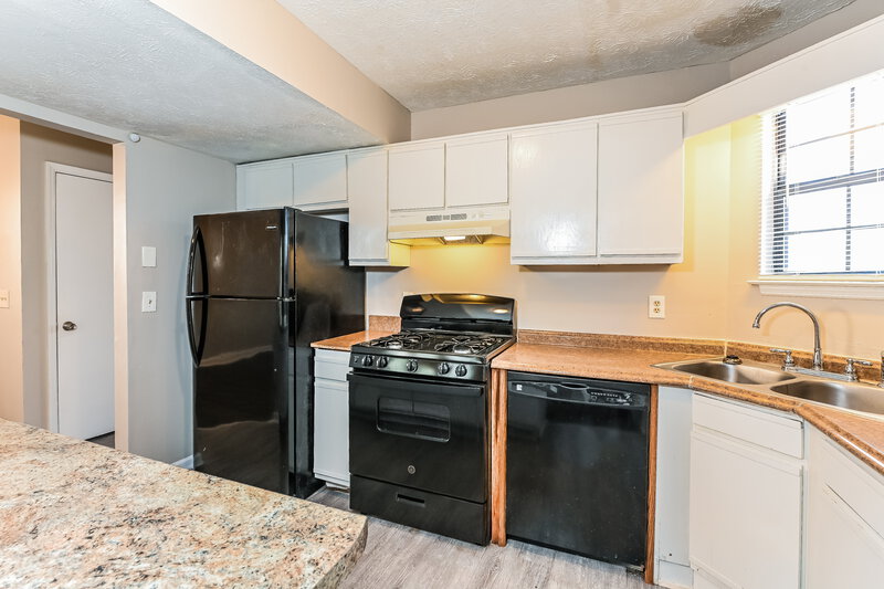 1,680/Mo, 1123 TO LANI FARM Road Stone Mountain, GA 30083 Kitchen View