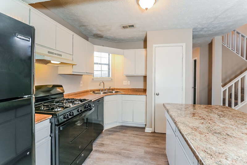 1,680/Mo, 1123 TO LANI FARM Road Stone Mountain, GA 30083 Kitchen View 2