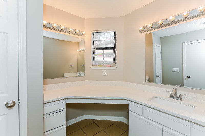 1,680/Mo, 1123 TO LANI FARM Road Stone Mountain, GA 30083 Main Bathroom View
