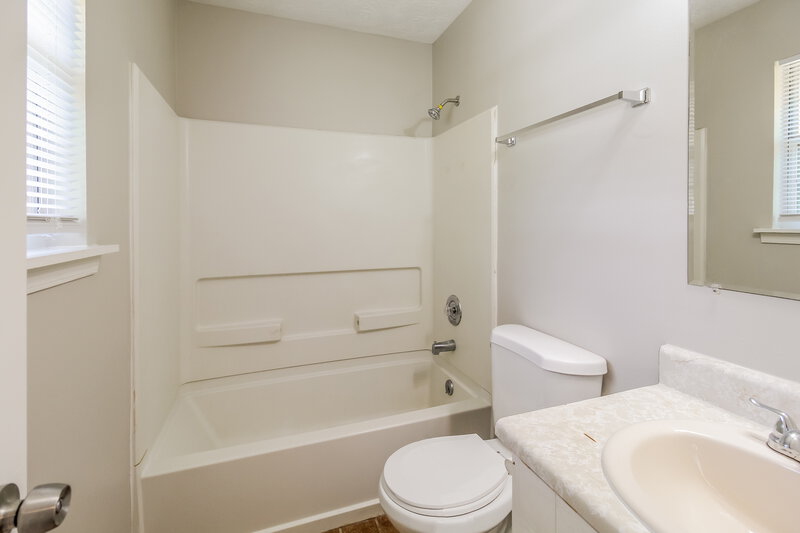 2,620/Mo, 2306 WILKINS Cove Decatur, GA 30035 Main Bathroom View
