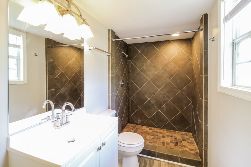 2,620/Mo, 2306 WILKINS Cove Decatur, GA 30035 Bathroom View