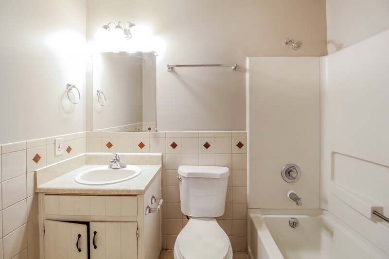 2,620/Mo, 2306 WILKINS Cove Decatur, GA 30035 Bathroom View 2