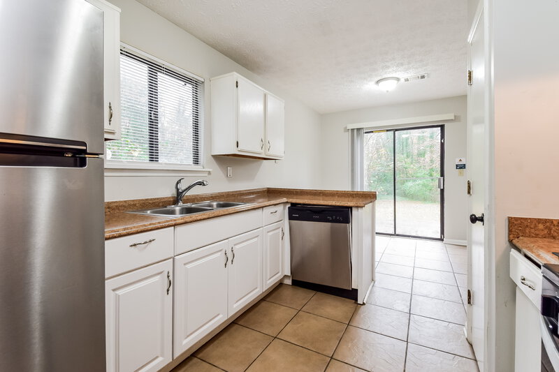 1,970/Mo, 5360 BIFFLE Lane Stone Mountain, GA 30088 Kitchen View 2