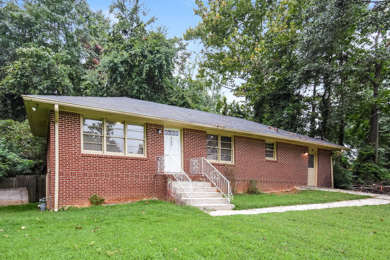 1,535/Mo, 2147 Camp Circle SW Lilburn, GA 30047 Front View