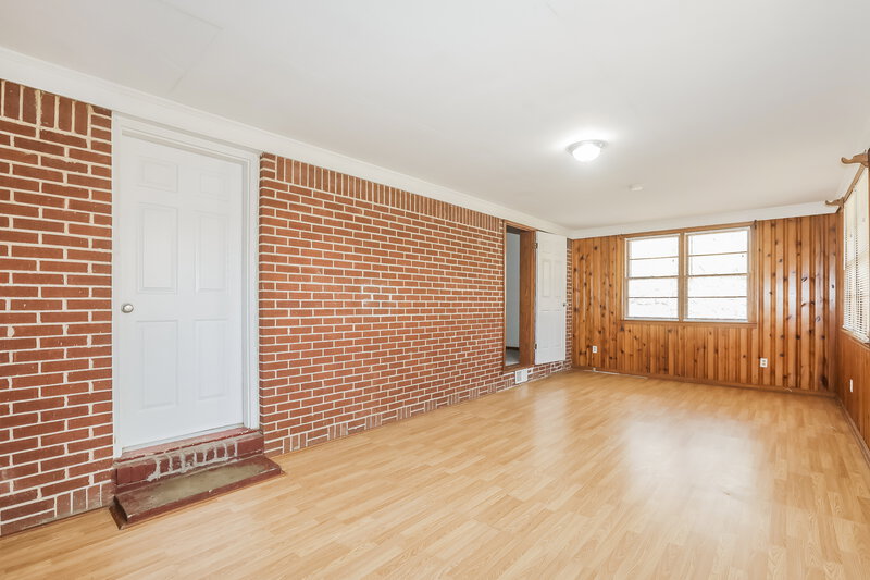 1,755/Mo, 2147 CAMP Circle SW Lilburn, GA 30047 Family Room View 2