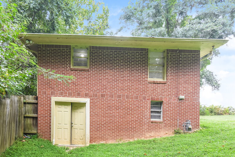 1,535/Mo, 2147 Camp Circle SW Lilburn, GA 30047 Rear View