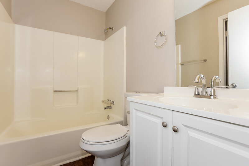 1,640/Mo, 4711 PEBBLE Court Buford, GA 30518 Bathroom View