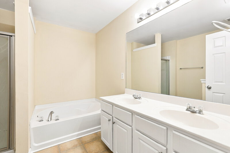2,065/Mo, 715 Celeste Lane SW Atlanta, GA 30331 Primary Bathroom View