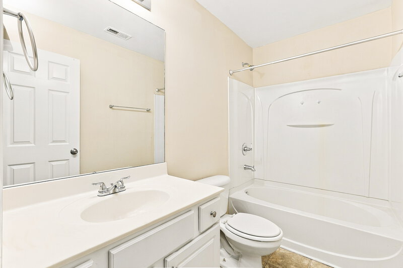 2,065/Mo, 715 Celeste Lane SW Atlanta, GA 30331 Bathroom View