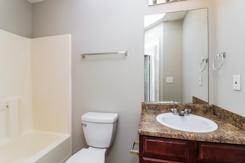 2,155/Mo, 7611 Apostle Road Fairburn, GA 30213 Main Bathroom View