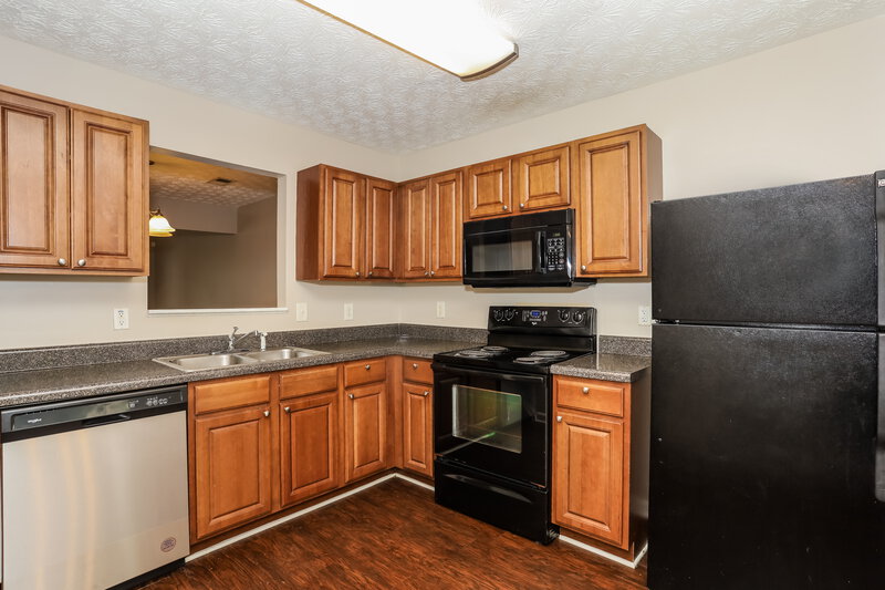 2,500/Mo, 5621 Union Pointe Drive Union City, GA 30291 Kitchen View