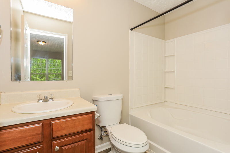 2,500/Mo, 5621 Union Pointe Drive Union City, GA 30291 Main Bathroom View