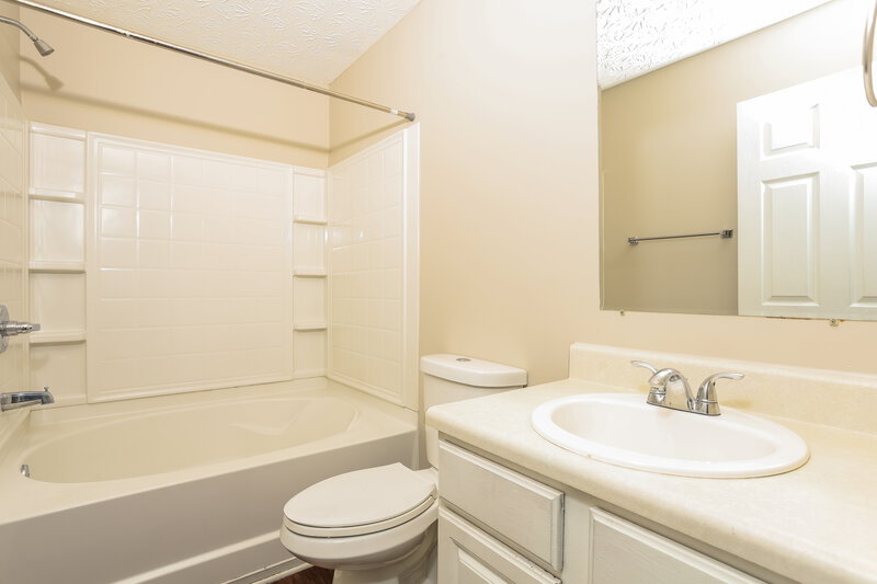 2,500/Mo, 5621 Union Pointe Drive Union City, GA 30291 Bathroom View