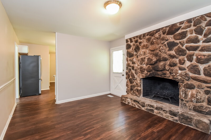 1,830/Mo, 4212 Plumtree Way Austell, GA 30106 Family Room View 2
