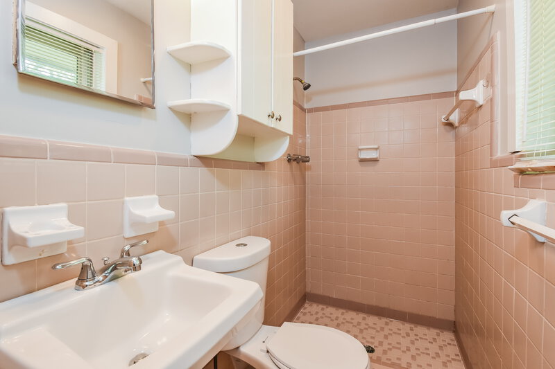 1,830/Mo, 4212 Plumtree Way Austell, GA 30106 Main Bathroom View