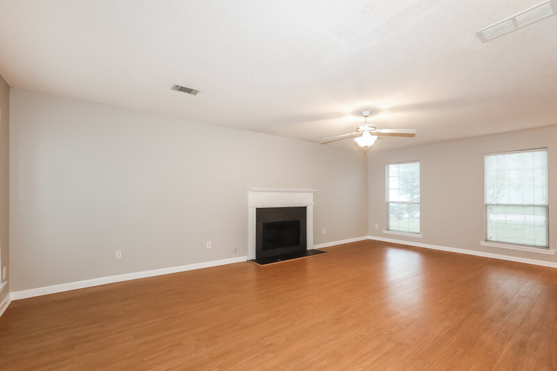 2,135/Mo, 774 FERNSTONE Trail Lawrenceville, GA 30046 Living Room View
