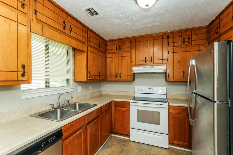 1,730/Mo, 5913 Clate Court Ellenwood, GA 30294 Kitchen View