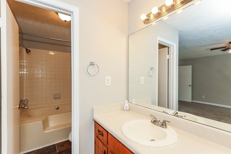 1,730/Mo, 5913 Clate Court Ellenwood, GA 30294 Main Bathroom View