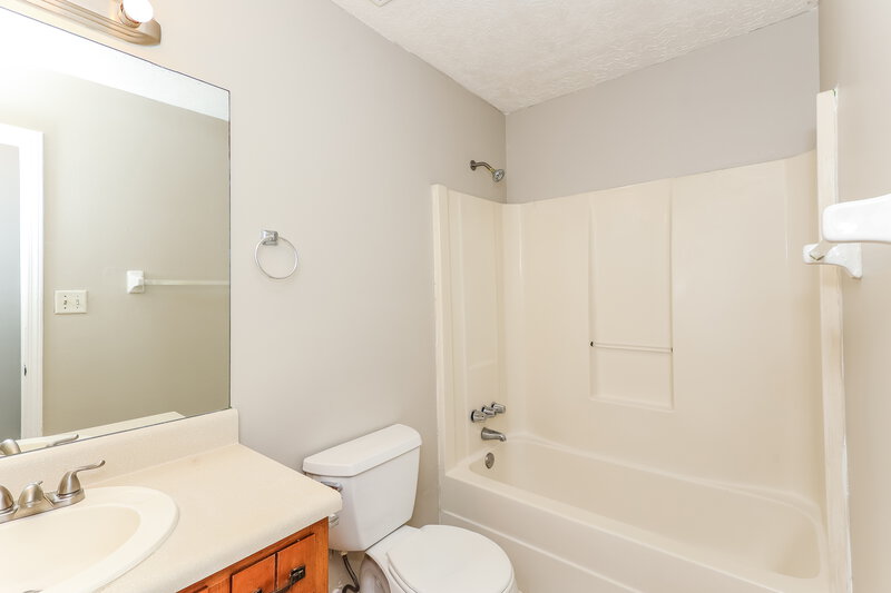 1,730/Mo, 5913 Clate Court Ellenwood, GA 30294 Bathroom View