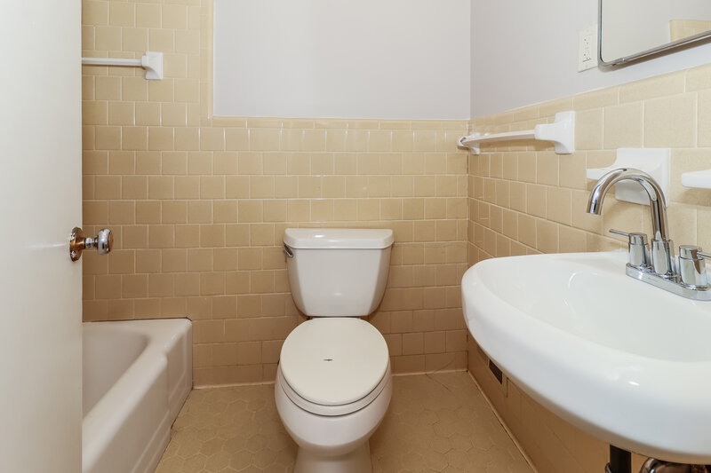 1,615/Mo, 416 TANNER Road Dacula, GA 30019 Bathroom View