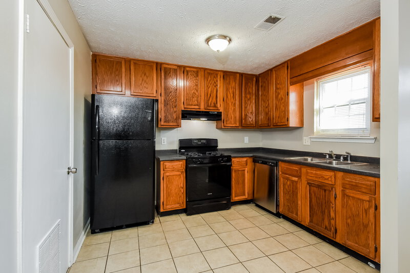 1,720/Mo, 3571 Hopkins Court Powder Springs, GA 30127 Kitchen View 2