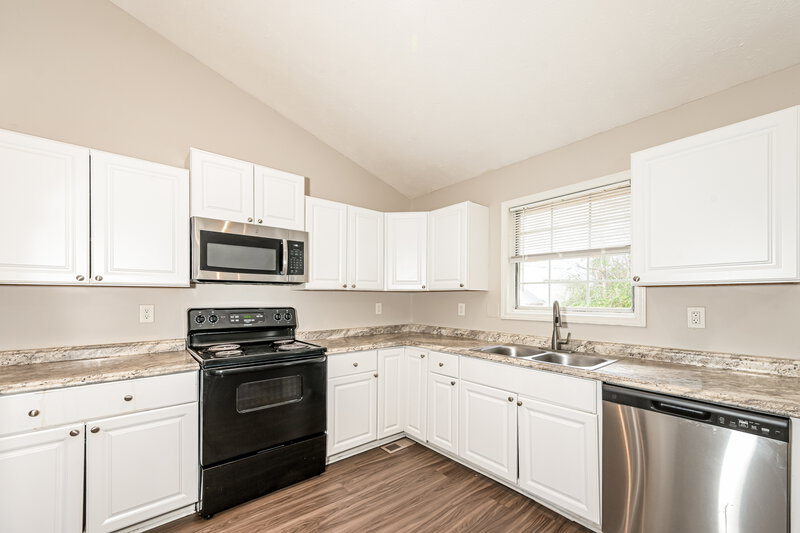 2,005/Mo, 5926 OLD WELLBORN Trace Lithonia, GA 30058 Kitchen View