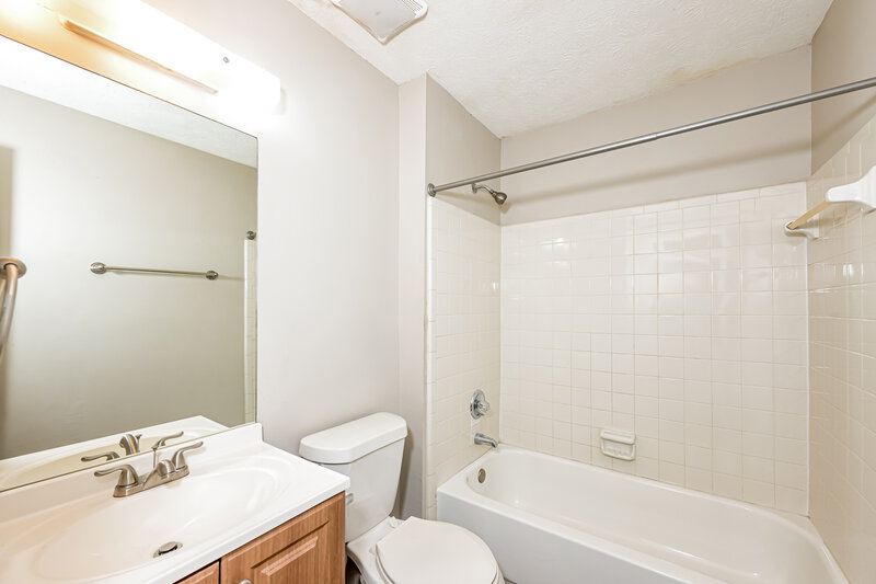 2,005/Mo, 5926 OLD WELLBORN Trace Lithonia, GA 30058 Bathroom View