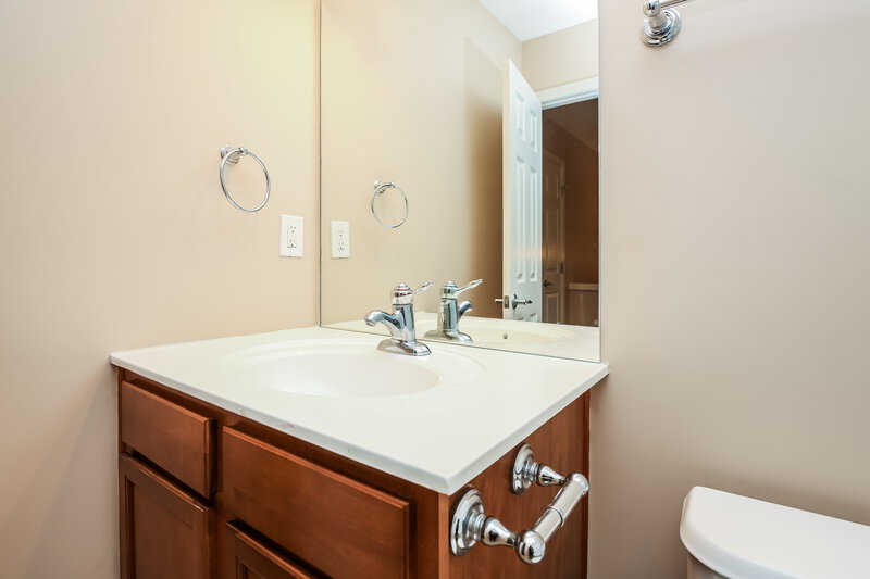 1,915/Mo, 2728 Deerwood Lane SW Atlanta, GA 30331 Bathroom View