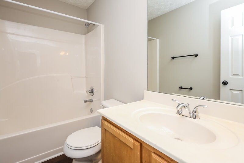 2,075/Mo, 393 CLEARSPRINGS Drive Lawrenceville, GA 30046 Bathroom View