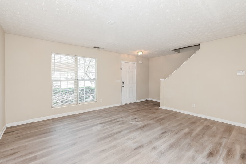 1,580/Mo, 5777 Strathmoor Manor Cir Lithonia, GA 30058 Living Room View 2