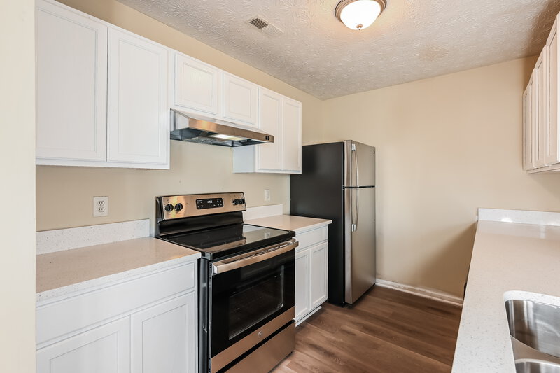 1,580/Mo, 5777 Strathmoor Manor Cir Lithonia, GA 30058 Kitchen View