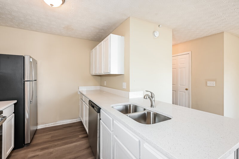 1,580/Mo, 5777 Strathmoor Manor Cir Lithonia, GA 30058 Kitchen View 2