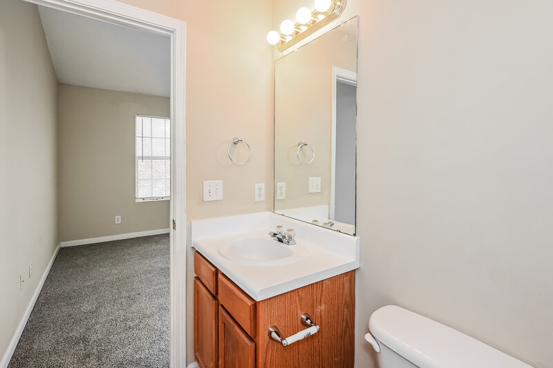 1,580/Mo, 5777 Strathmoor Manor Cir Lithonia, GA 30058 Main Bathroom View