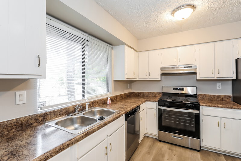 1,675/Mo, 7491 Penland Dr Riverdale, GA 30296 Kitchen View