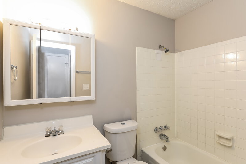 1,675/Mo, 7491 Penland Dr Riverdale, GA 30296 Bathroom View