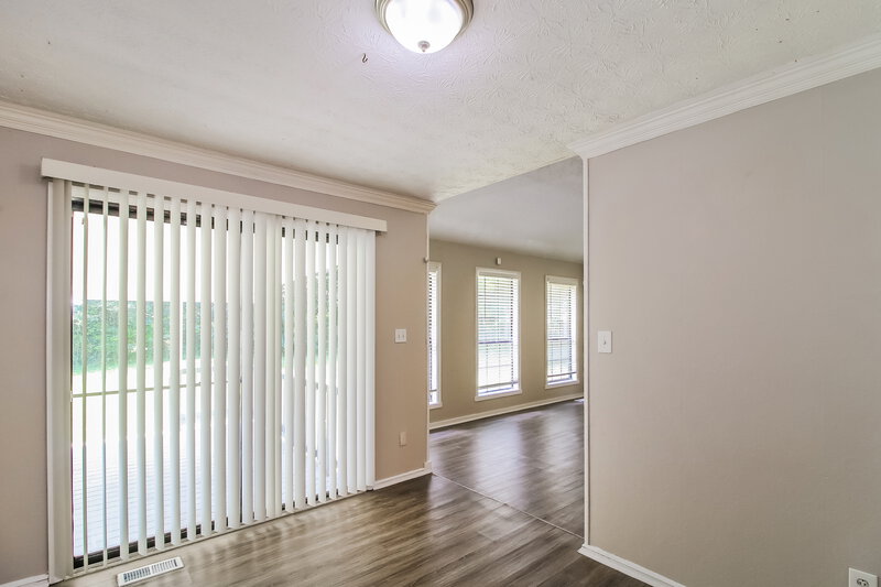 1,900/Mo, 9227 Chestnut Lake Dr Jonesboro, GA 30236 Dining Room View