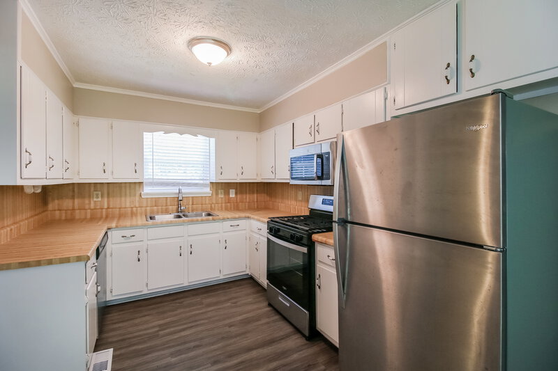 1,900/Mo, 9227 Chestnut Lake Dr Jonesboro, GA 30236 Kitchen View