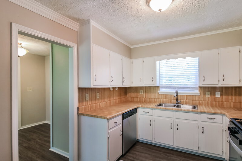 1,900/Mo, 9227 Chestnut Lake Dr Jonesboro, GA 30236 Kitchen View 2