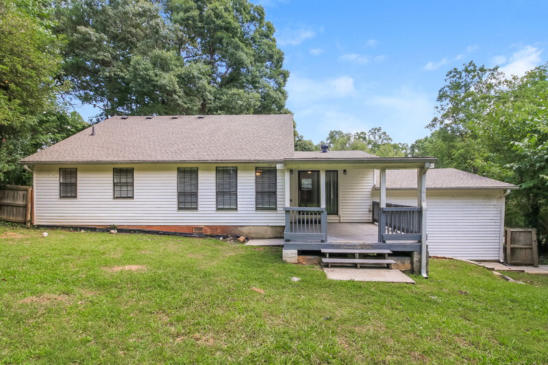 1,900/Mo, 9227 Chestnut Lake Dr Jonesboro, GA 30236 Rear View