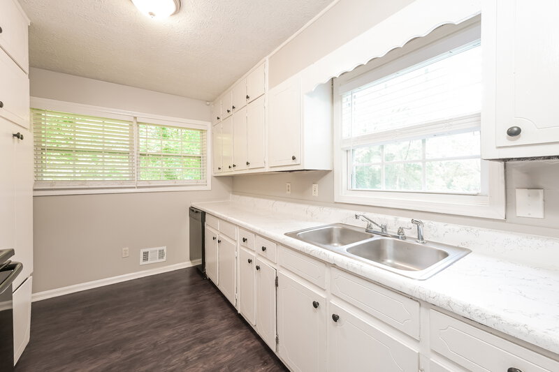 1,790/Mo, 4436 Colony East Dr Stone Mountain, GA 30083 Kitchen View