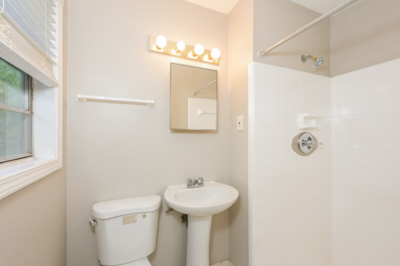 1,790/Mo, 4436 Colony East Dr Stone Mountain, GA 30083 Main Bathroom View