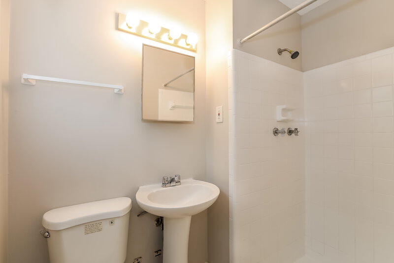1,830/Mo, 4436 Colony East Dr Stone Mountain, GA 30083 Bathroom View