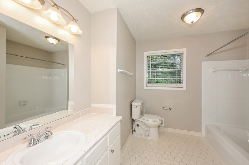 1,790/Mo, 4436 Colony East Dr Stone Mountain, GA 30083 Bathroom View 2