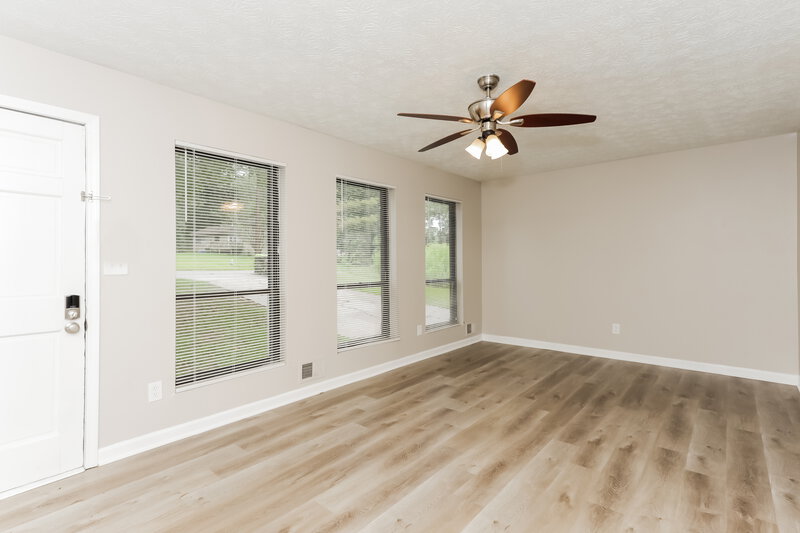 1,705/Mo, 8173 Creek St Jonesboro, GA 30236 Living Room View